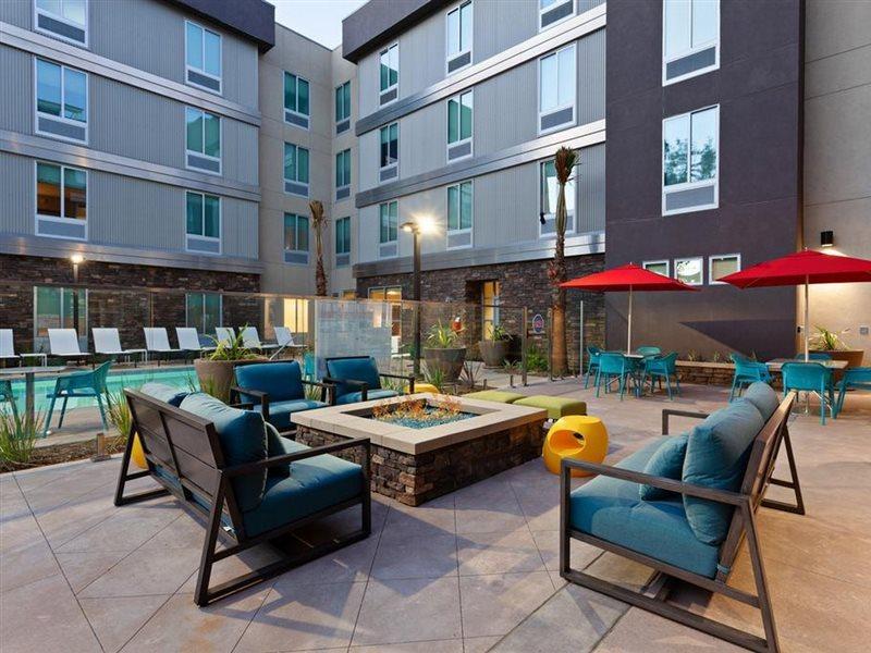 Home2 Suites By Hilton Temecula Exterior photo